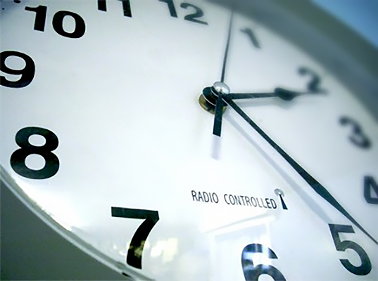 A close-up picture of an analogue clock